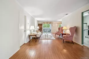 914 Fenway Rd, Saint James, NY 11780 - Photo 6