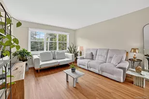 17 Fieldstone Dr, Hartsdale, NY 10530 - Photo 2