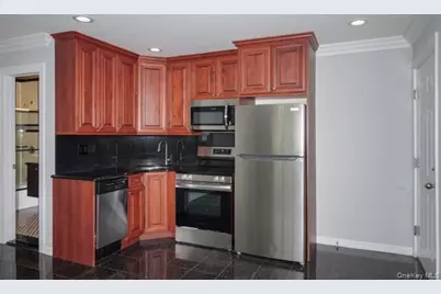 118 Carleton Avenue #7A, Islip Terrace, NY 11752 - Photo 4