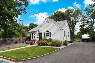 8 Dumond Place, Glen Head, NY 11545 - Photo 2