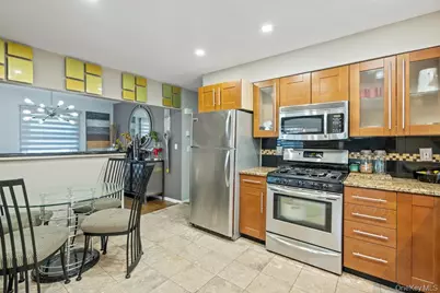 95 Foster Avenue, Valley Stream, NY 11580 - Photo 16