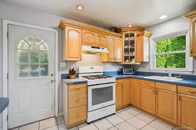 17 Maplewood Boulevard, Suffern, NY 10901 - Photo 18