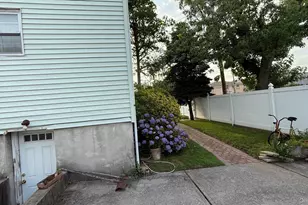 146-05 227th St, Springfield Gardens, NY 11413 - Photo 4