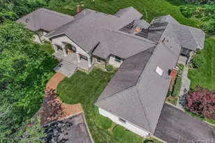 47 Sherwood Gate, Oyster Bay, NY 11771 - Photo 2