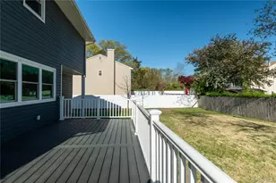 37 Amsterdam St, Huntington, NY 11743 - Photo 20