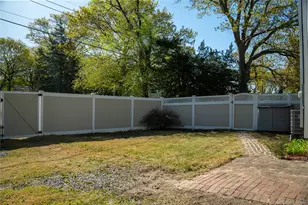 37 Amsterdam St, Huntington, NY 11743 - Photo 22