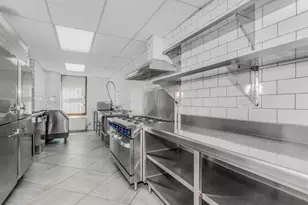 340 W 57th St, New York, NY 10019 - Photo 18