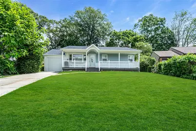 22 Robert Drive, Huntington, NY 11743 - Photo 2