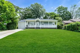 22 Robert Dr, Huntington, NY 11743 - Photo 2