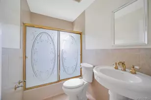 106 Woods Dr, Roslyn, NY 11576 - Photo 32