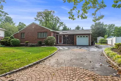 60 Wheatfield Lane, Commack, NY 11725 - Photo 1