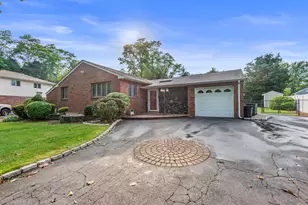 60 Wheatfield Ln, Commack, NY 11725 - Photo 4