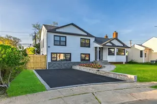 38 Bradford Ln, Bethpage, NY 11714 - Photo 2