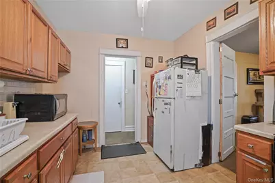 6046 Putnam Avenue, Ridgewood, NY 11385 - Photo 16