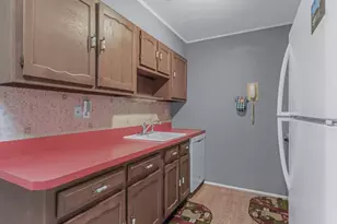 195 E Newcastle Ct, Ridge, NY 11961 - Photo 10