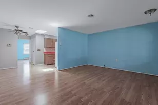 195 E Newcastle Ct, Ridge, NY 11961 - Photo 4