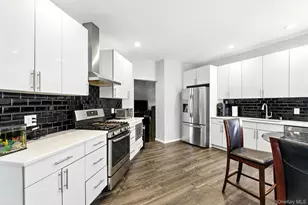 33 Sunflower Ridge Rd, South Setauket, NY 11720 - Photo 4