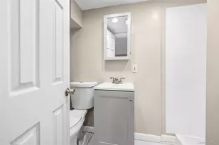 132-20 Farmers Blvd, Saint Albans, NY 11434 - Photo 18