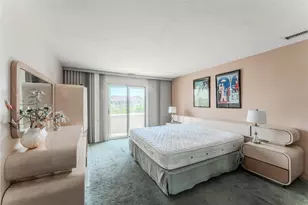 100 Baker Ct, Island Park, NY 11558 - Photo 10