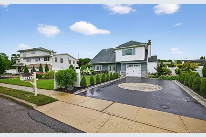 321 Lagoon Drive S, Copiague, NY 11726 - Photo 1