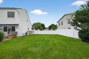 321 Lagoon Dr S, Copiague, NY 11726 - Photo 26