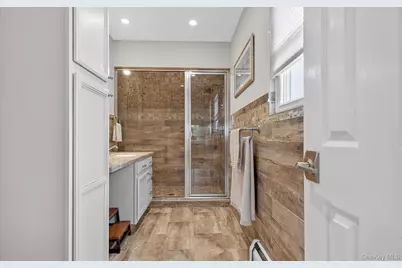 321 Lagoon Drive S, Copiague, NY 11726 - Photo 14