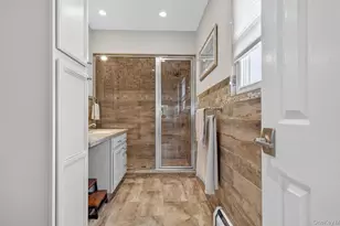 321 Lagoon Dr S, Copiague, NY 11726 - Photo 14