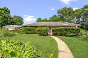 180 Baiting Place Rd, Farmingdale, NY 11735 - Photo 2