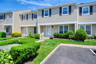 100 Baker Ct, Island Park, NY 11558 - Photo 4