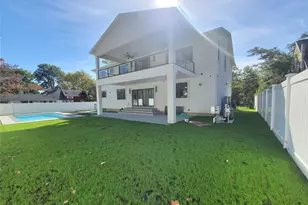 65 Page Ln, Westbury, NY 11590 - Photo 2