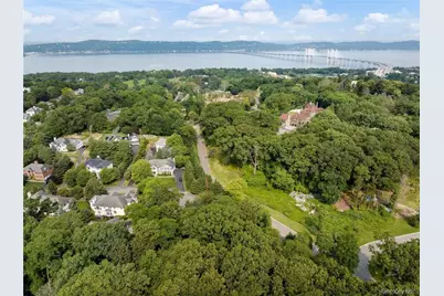 98 Roundabend Road, Tarrytown, NY 10591 - Photo 2