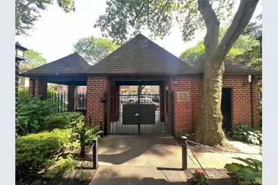 118-66 Metropolitan Avenue #6J, Kew Gardens, NY 11415 - Photo 1