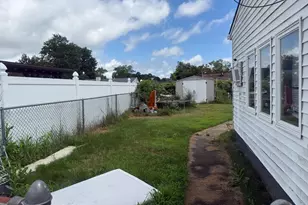 205 Hilltop Dr, Brentwood, NY 11717 - Photo 4