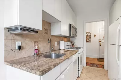 1 Meadow Drive #3K, Woodmere, NY 11598 - Photo 8