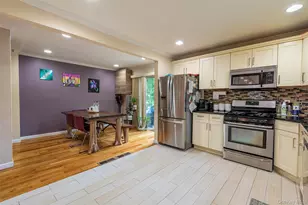 92 Manor Dr, Great Neck, NY 11020 - Photo 26