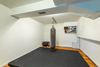 92 Manor Drive, Great Neck, NY 11020 - Photo 46