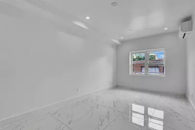 139-22 95 Avenue, Jamaica, NY 11435 - Photo 10