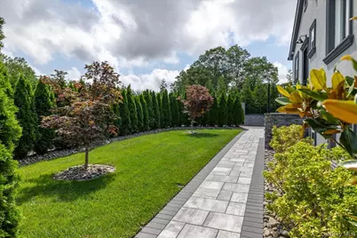 154 Mac Arthur Boulevard, Hauppauge, NY 11788 - Photo 28