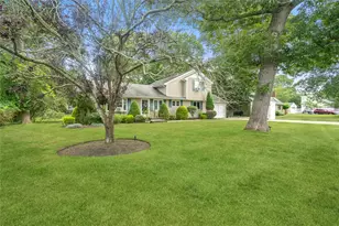 3 Lilly Ct, Moriches, NY 11955 - Photo 2