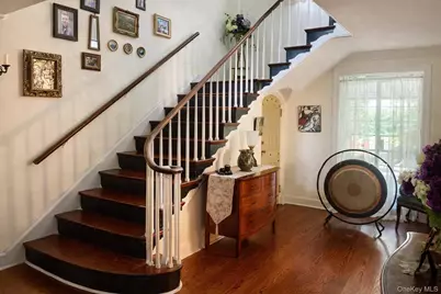 118 Highland Road, Glen Cove, NY 11542 - Photo 2