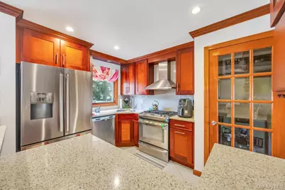 9 Waverly Place, Valley Stream, NY 11580 - Photo 4