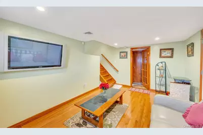 9 Waverly Place, Valley Stream, NY 11580 - Photo 18