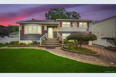 9 Waverly Place, Valley Stream, NY 11580 - Photo 1