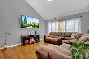 55 Pinewood Dr, Shirley, NY 11967 - Photo 4