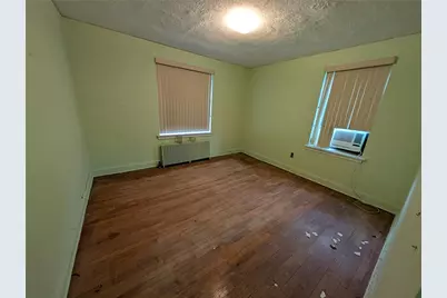 21-16 77 Street 2nd Floor, Astoria, NY 11370 - Photo 4