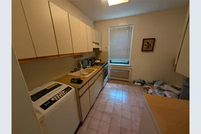 21-16 77 Street 2nd Floor, Astoria, NY 11370 - Photo 2