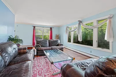 13 Whitney Circle, Glen Cove, NY 11542 - Photo 8