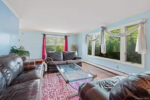 13 Whitney Cir, Glen Cove, NY 11542 - Photo 8