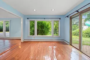 13 Whitney Cir, Glen Cove, NY 11542 - Photo 6