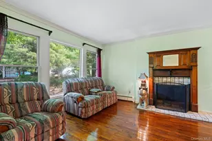 13 Whitney Cir, Glen Cove, NY 11542 - Photo 10